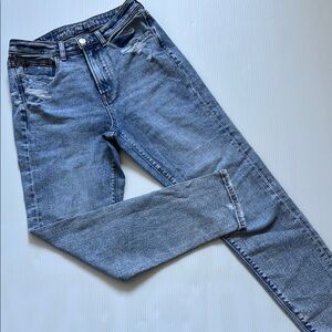 American Eagle 🦅 distressed mom blue Jean. Size 2